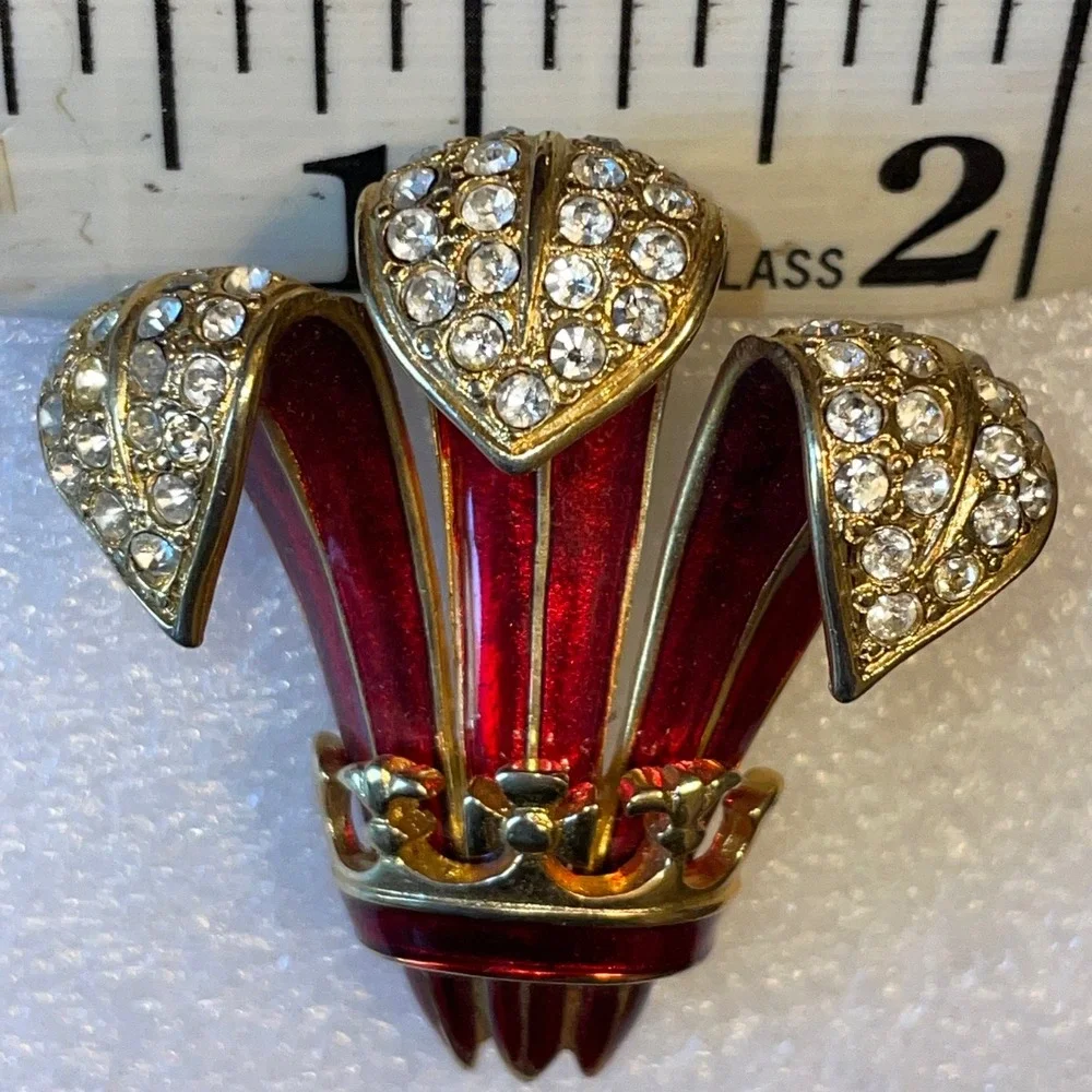 Vtg PEP Prince of Wales Feathers Brooch Red Enamel‎ Rhinestone Crown Gold Tone